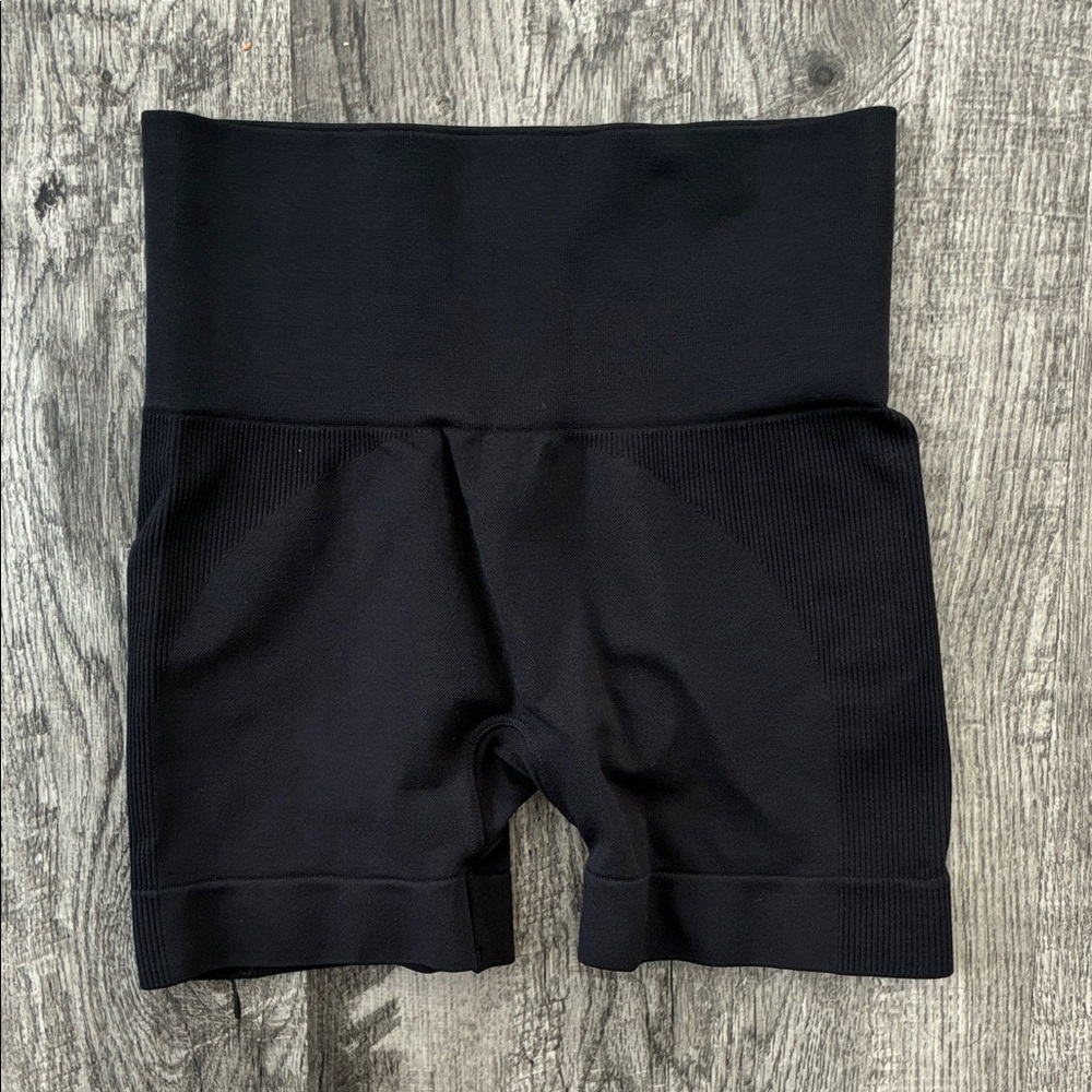 SET Active Shorts ✧ Black ✧ Estimated Size S